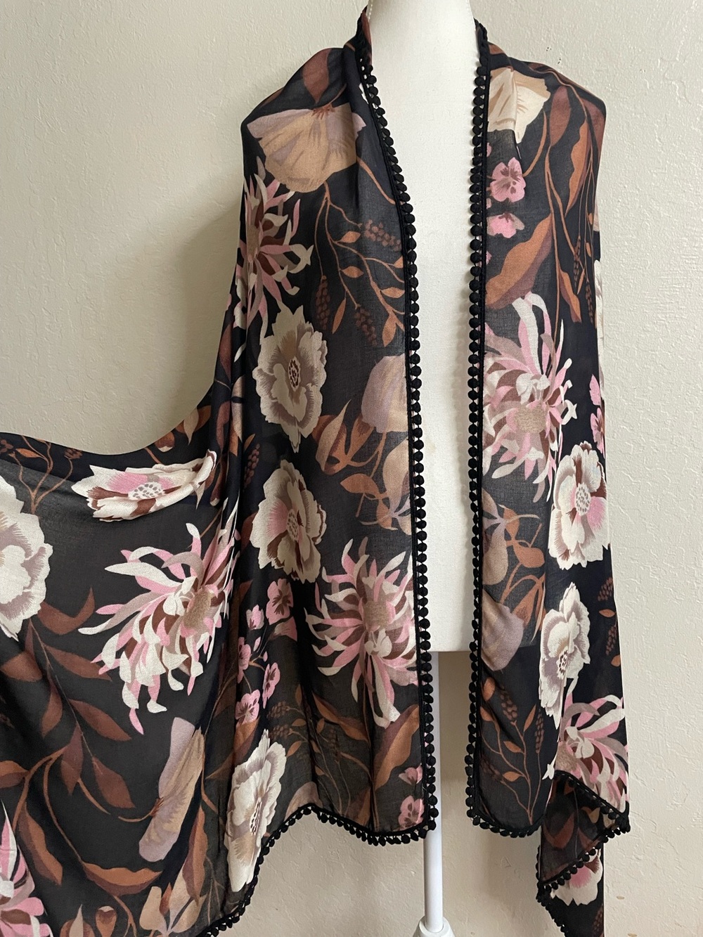 Floral wrap - Picture 4 of 7